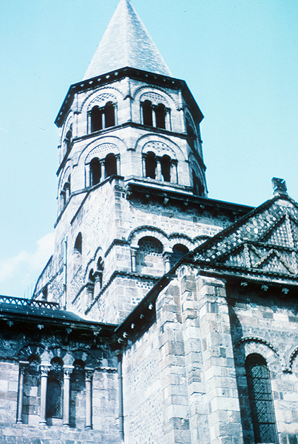 France, Clermont-Ferrand: Church, Notre-Dame-du-Port