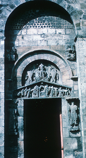 France, Clermont-Ferrand: Church, Notre-Dame-du-Port