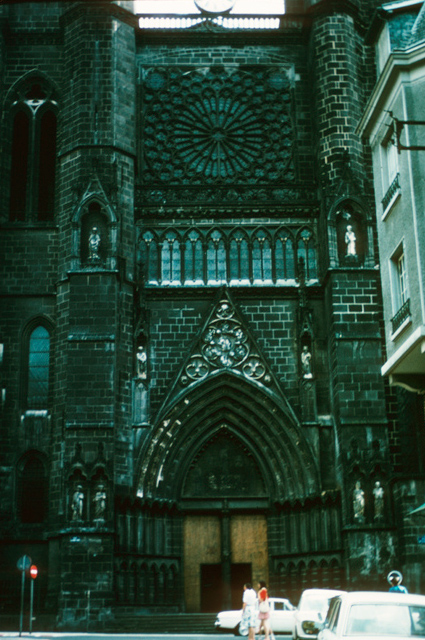 France, Clermont-Ferrand: Cathedral