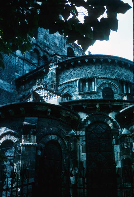 France, Clermont-Ferrand: Church, Notre-Dame-du-Port
