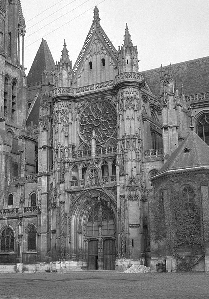 France, Senlis: Cathedral, Notre Dame