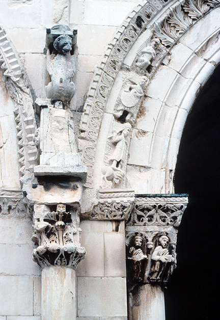 Italy, San Clemente a Casauria: Church
