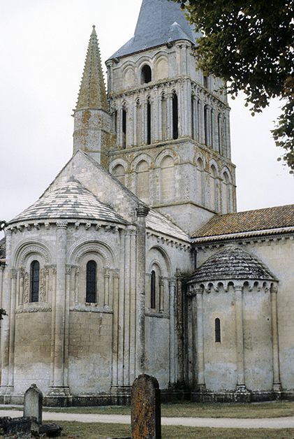 France, Aulnay-de-Saintonge: Church, Pierre