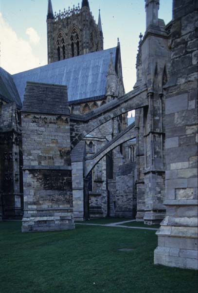 Chapter house buttresses