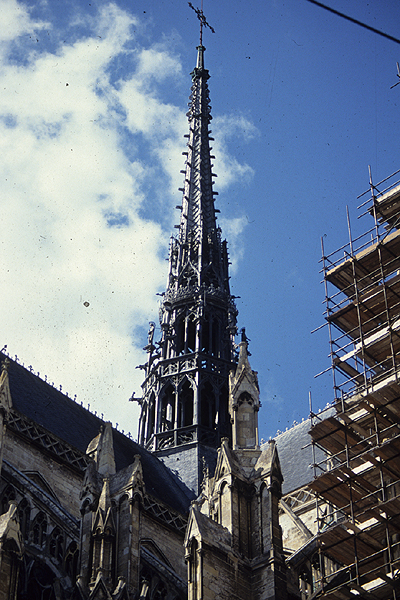 Exterior, detail fleche