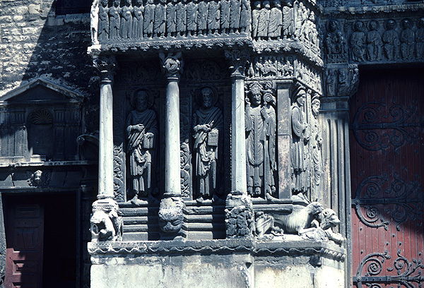 Exterior, facade lower left