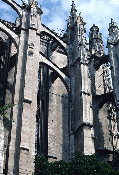 Exterior, buttresses