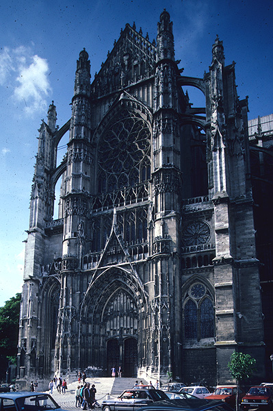 Exterior, transept, facade