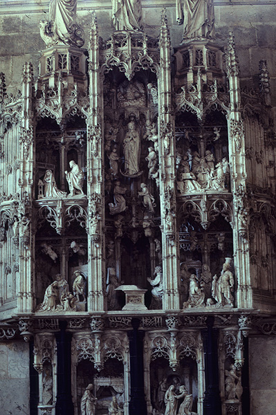 Interior, retable