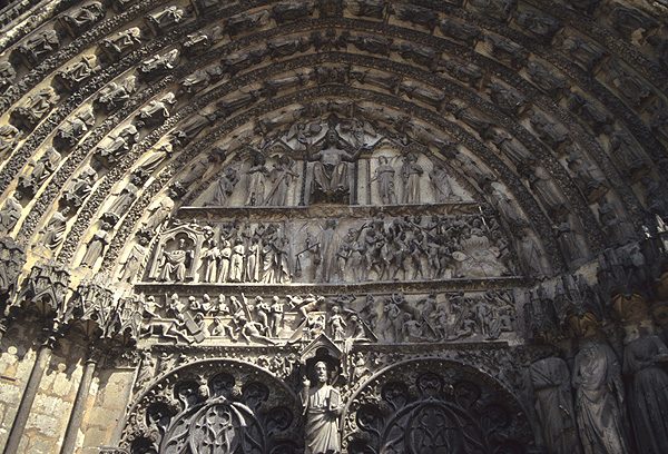 Exterior, center tympanum