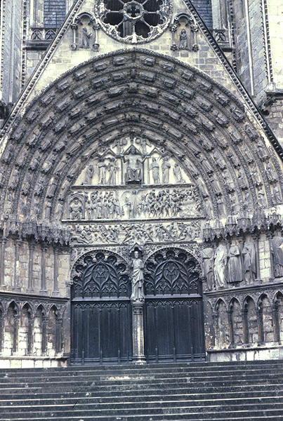 Exterior, portal