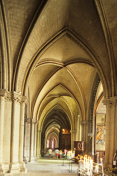 Interior, south nave outer aisles