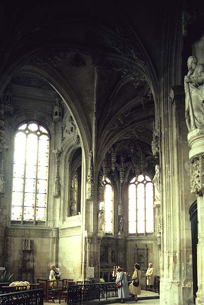Interior, detail in ambulatory