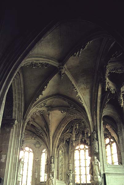 Interior, detail in ambulatory