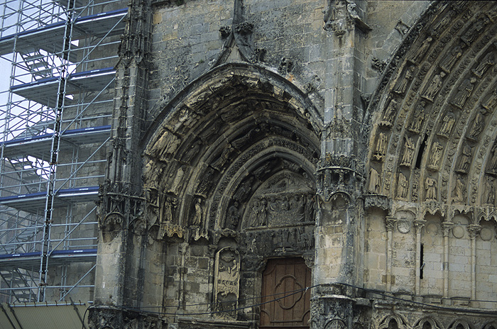 Exterior, tympanum