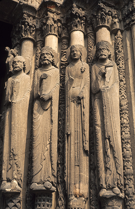 Exterior, central door, right jamb