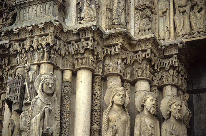 Exterior, central door, left side, capitals