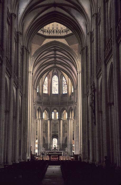 Interior, nave