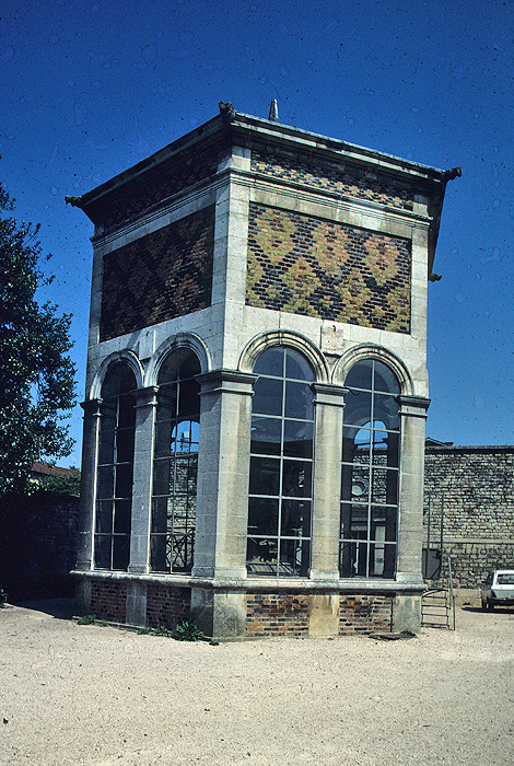 Exterior, Well of Moses
