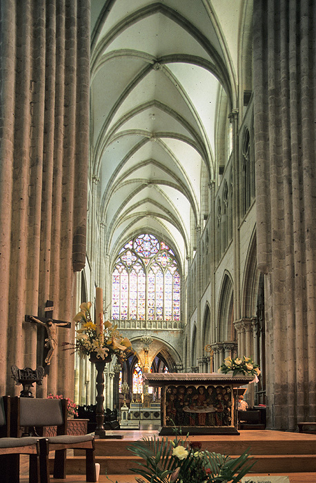 Interior, choir from west