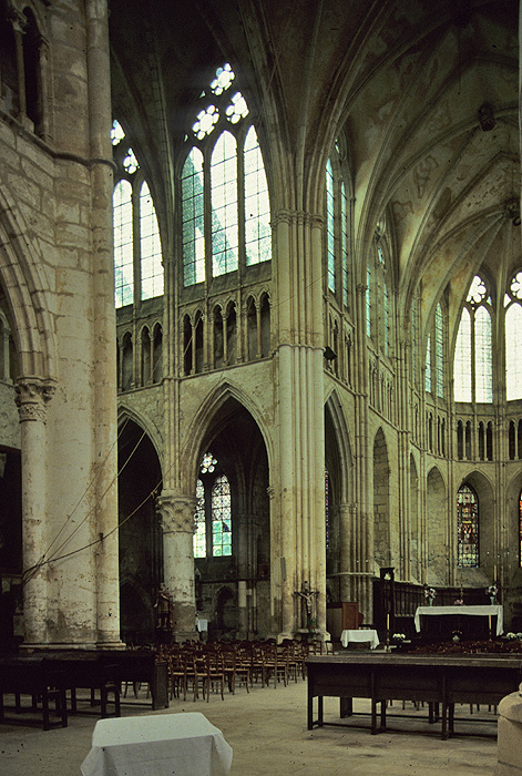 Interior, crossing