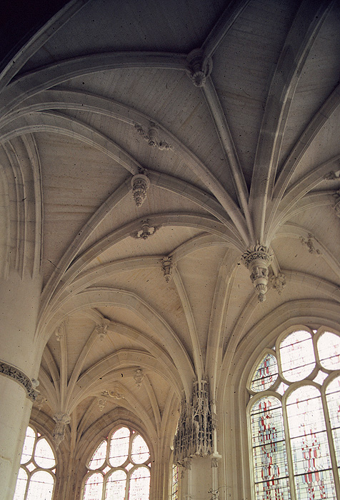 Interior, ambulatory, vault