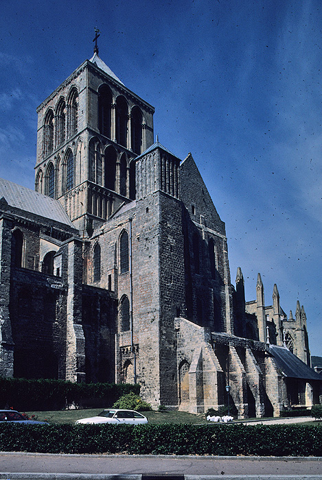 Exterior, crossing