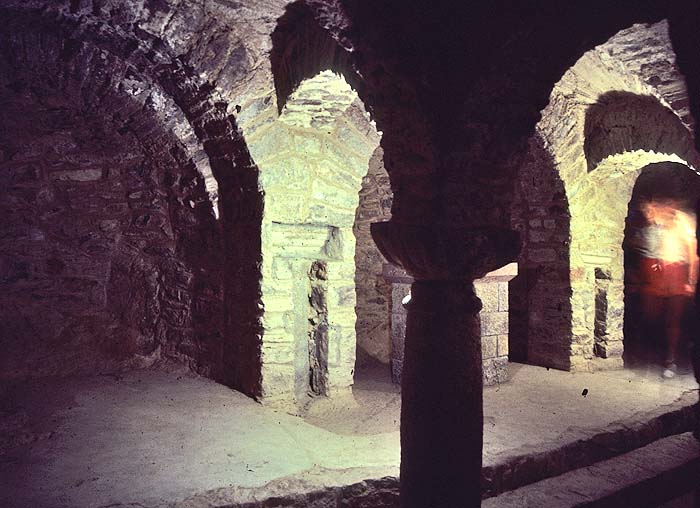 Interior, view in crypt