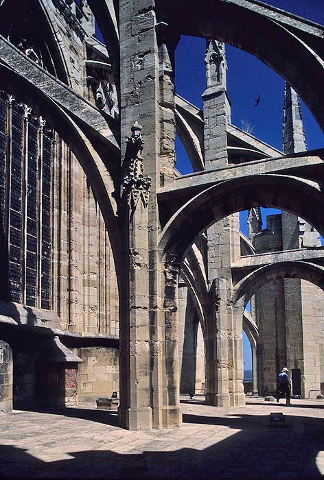 Exterior, buttresses