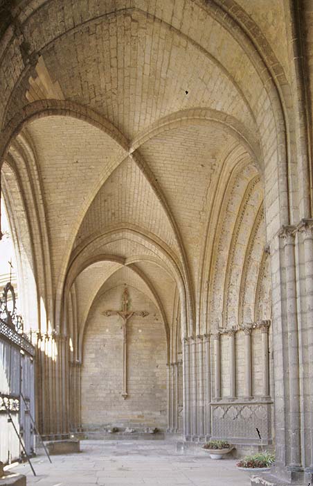 Interior, crossing vault