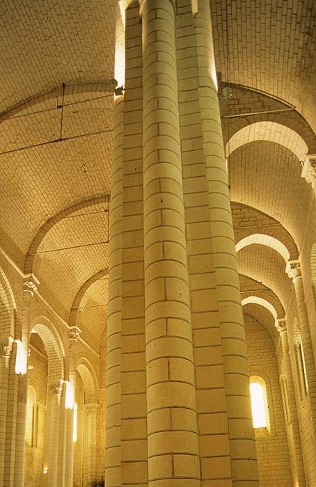 Interior, nave and aisle vaults