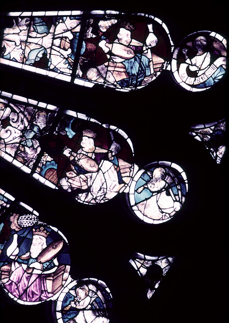 Transept, south, rose, detail