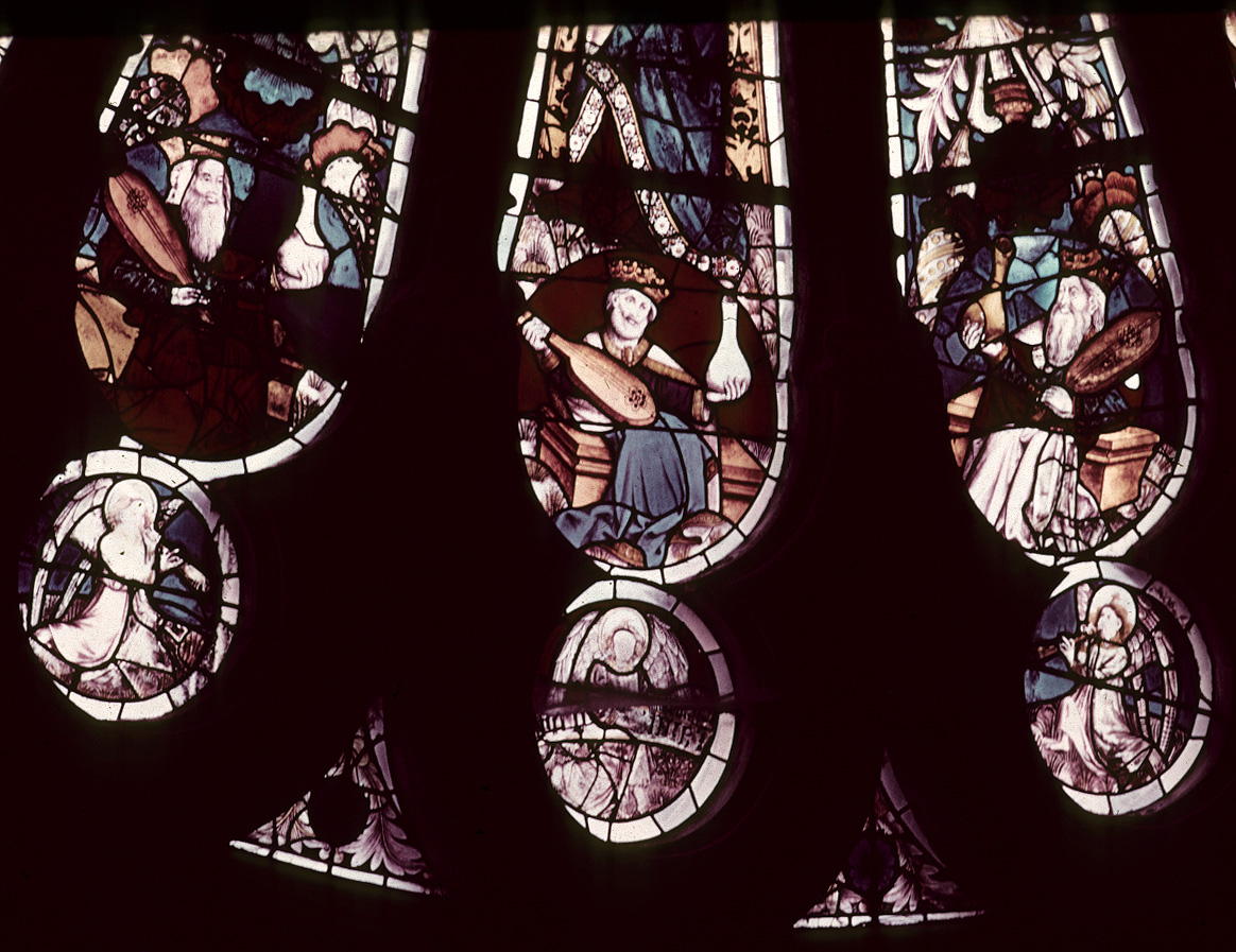 Transept, south, rose, detail
