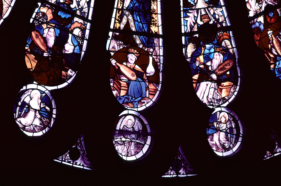 Transept, south, rose, detail