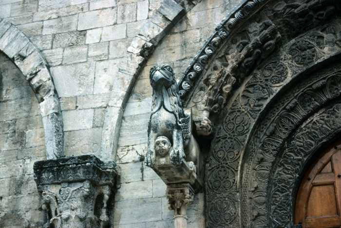 https://ima.princeton.edu/images/romanesquedb/cr.001141.jpg
