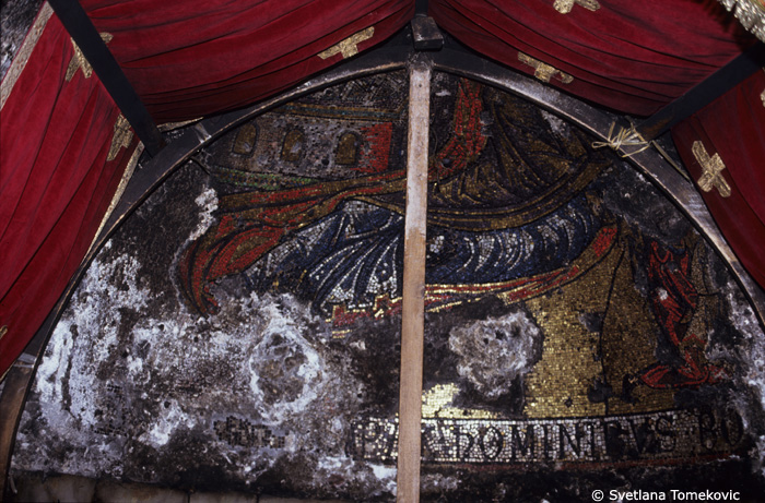 Interior, Crypt