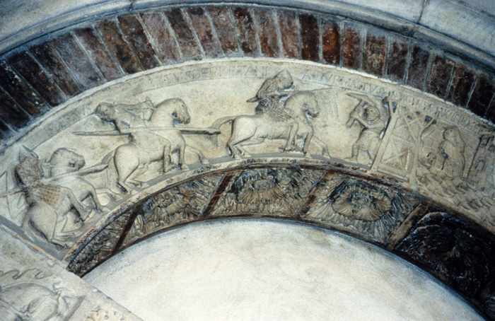 Exterior north, Portale della Pescheria, scenes of rescue of Guinevere from Mordred, early 12c., Lanfranco and Maistro d'Artù