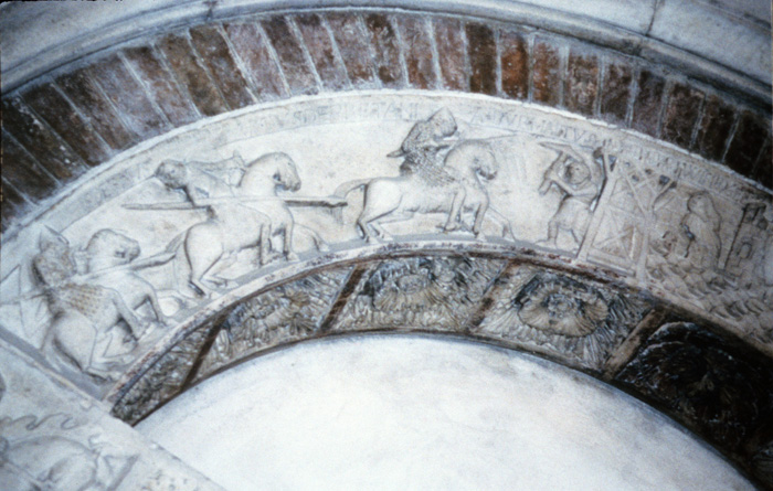 Exterior north, Portale della Pescheria, scenes of rescue of Guinevere from Mordred, early 12c., Lanfranco and Maistro d'Artù