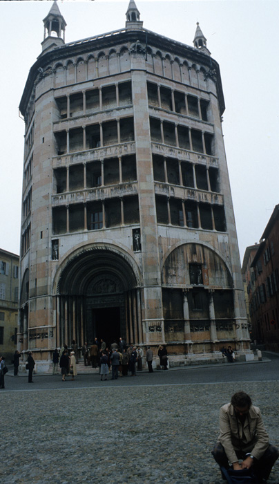 Exterior,  Benedetto Antelami, 1196, of pink Verona marble