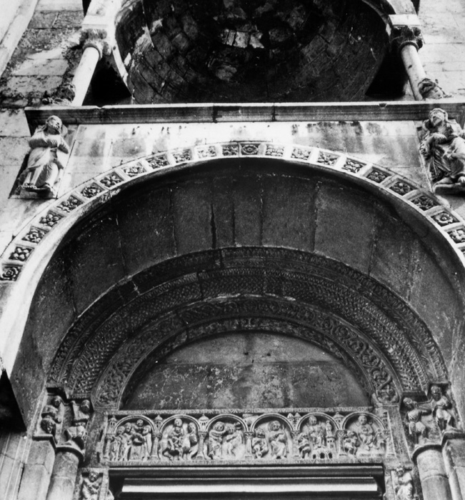 Exterior west, right porch and portal, 1122-1150, Nicholaus workshop