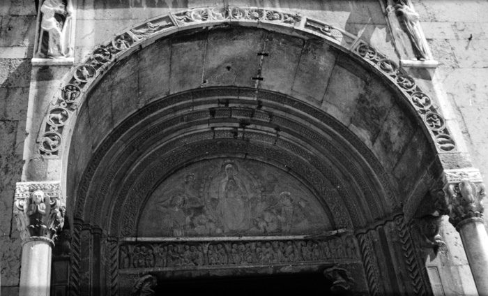 Exterior west, central portal, arch, tympanum and lintel, 1120-1150