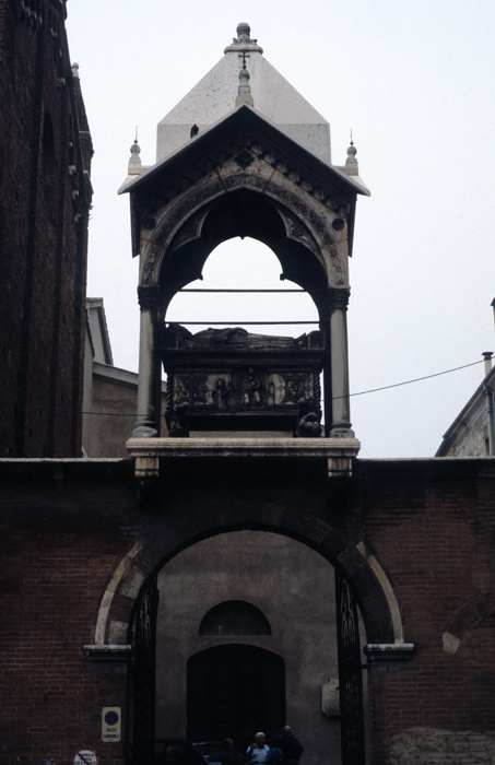 Cansignorio della Scala Tomb, Giovanni da Campione, 14c.