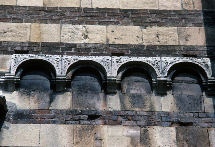 Verona Cathedral, arcading